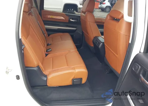 2018 Toyota Tundra 1794 5.7L V8 z USA, uszkodzony, nr VIN 5TFAW5F18JX773887